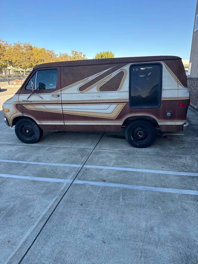 Dodge-b200-van-1978-1