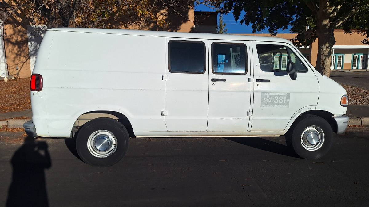 Dodge-b2500-1996-white-1