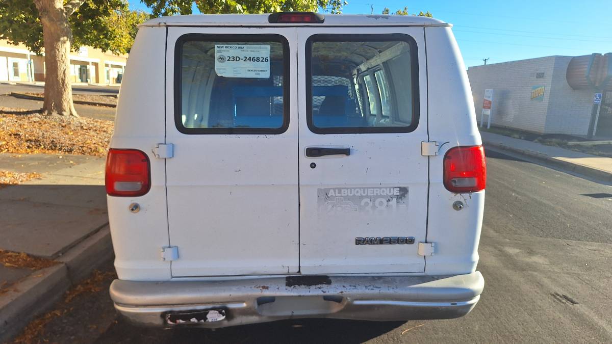 Dodge-b2500-1996-white-10