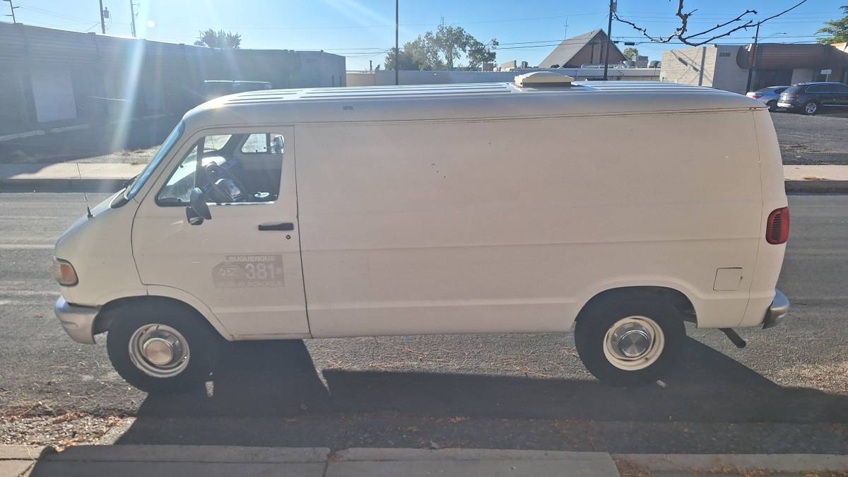 Dodge-b2500-1996-white-8