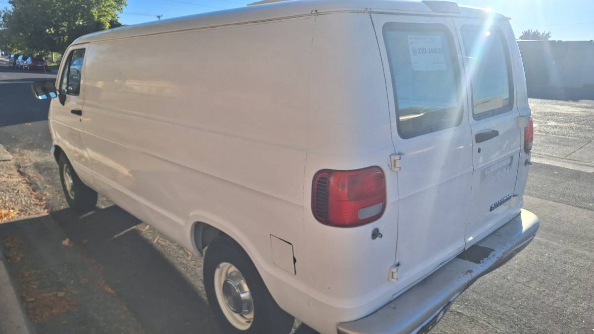Dodge-b2500-1996-white-9