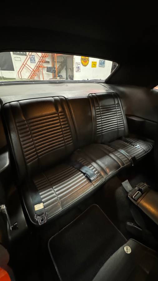 Dodge-challenger-1970-11