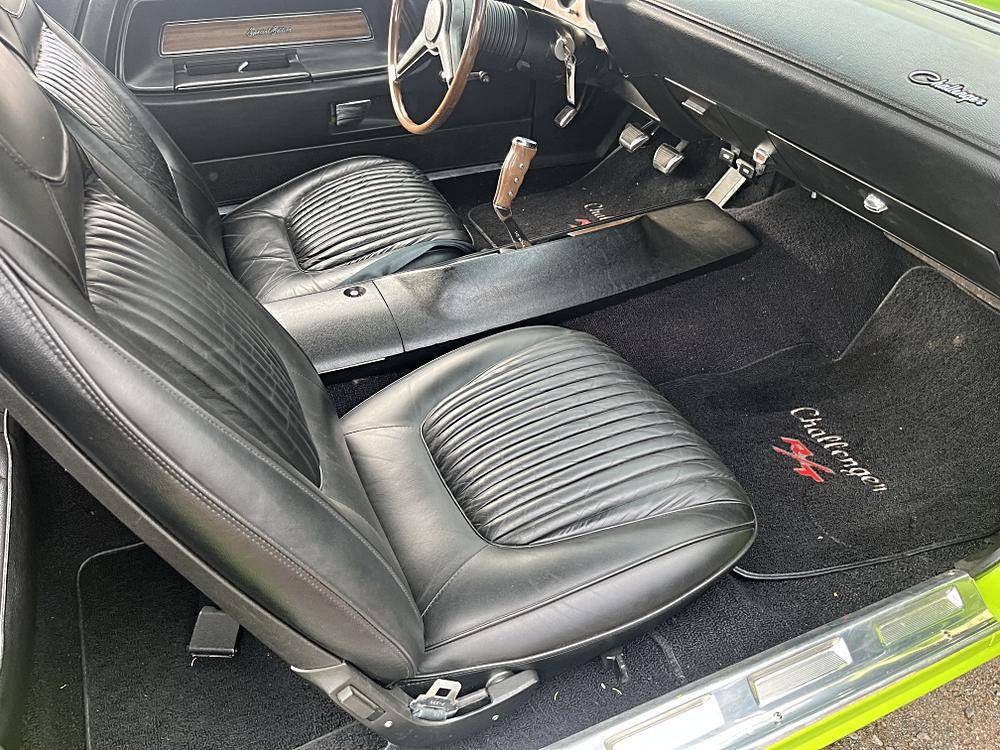 Dodge-challenger-1970-green-13