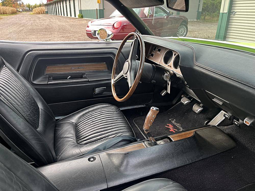 Dodge-challenger-1970-green-15