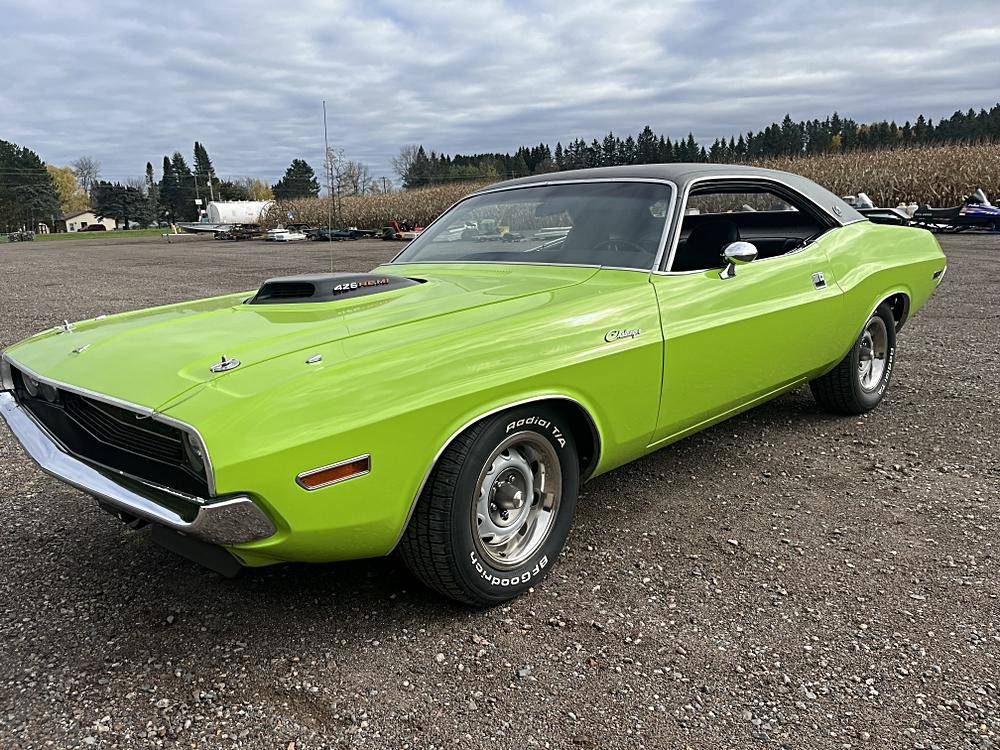 Dodge-challenger-1970-green-23