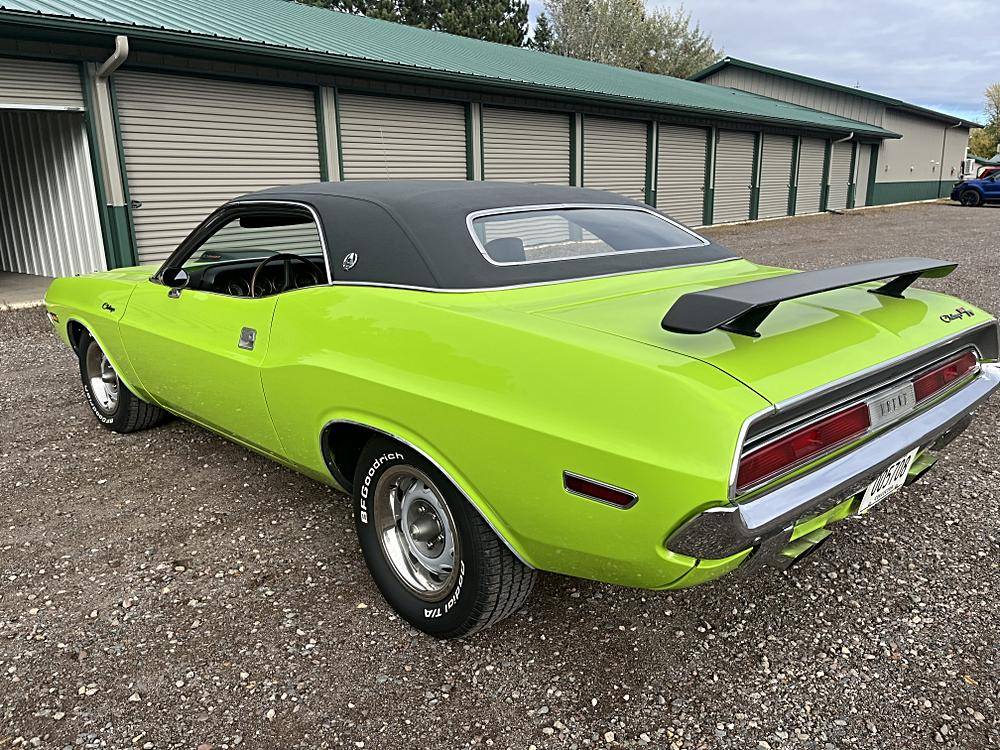 Dodge-challenger-1970-green-25