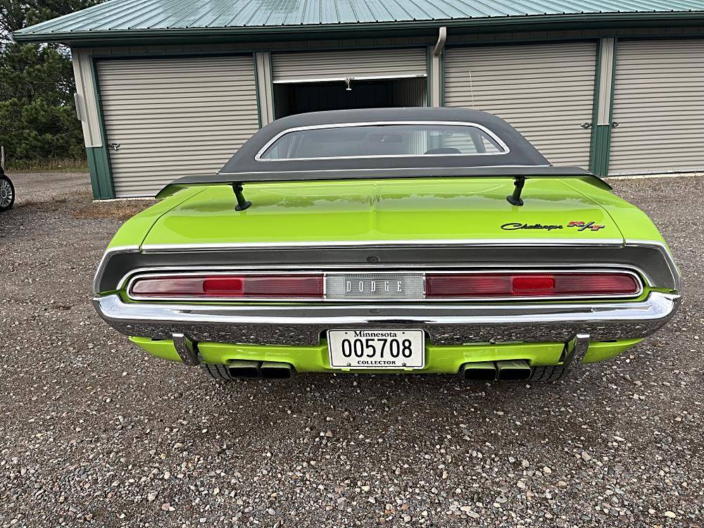 Dodge-challenger-1970-green-26