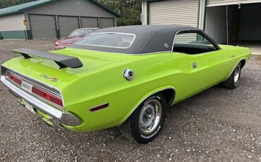 Dodge-challenger-1970-green-27