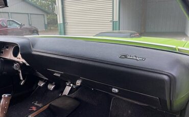 Dodge-challenger-1970-green-41