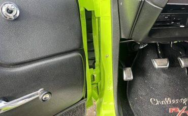 Dodge-challenger-1970-green-45