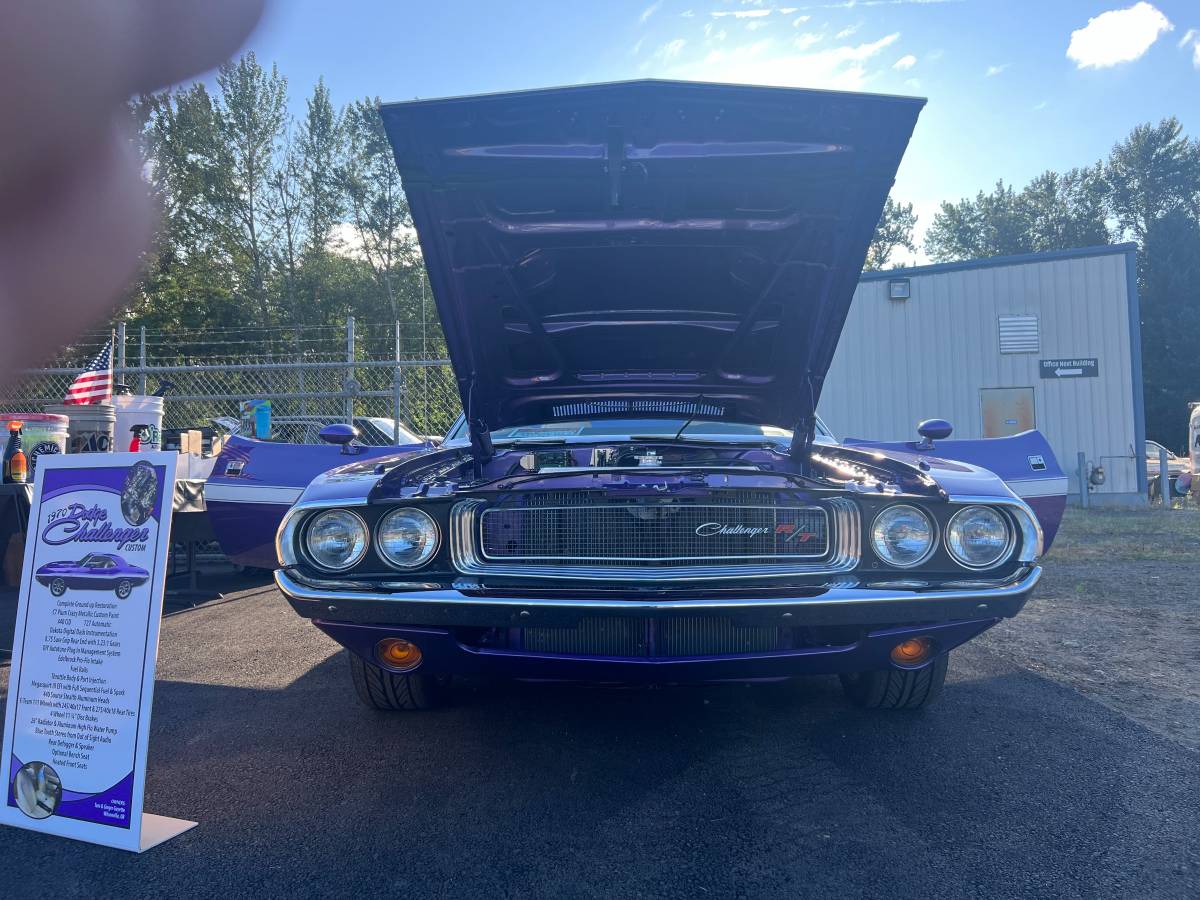 Dodge-challenger-1970-purple-14