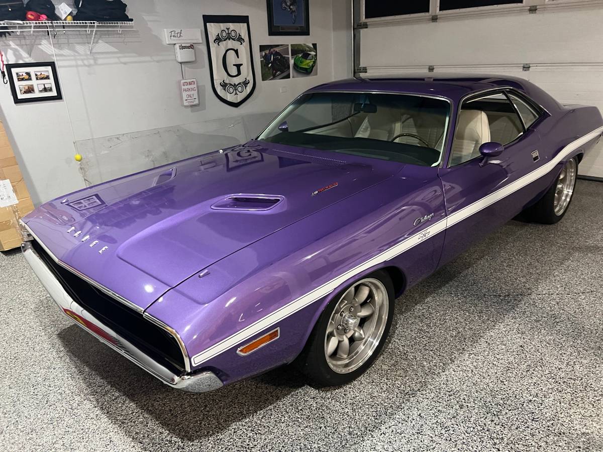 Dodge-challenger-1970-purple-16