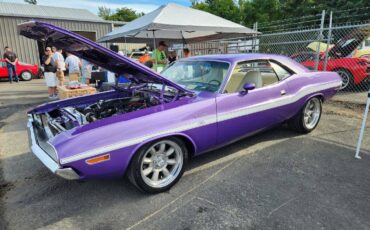 Dodge-challenger-1970-purple-18
