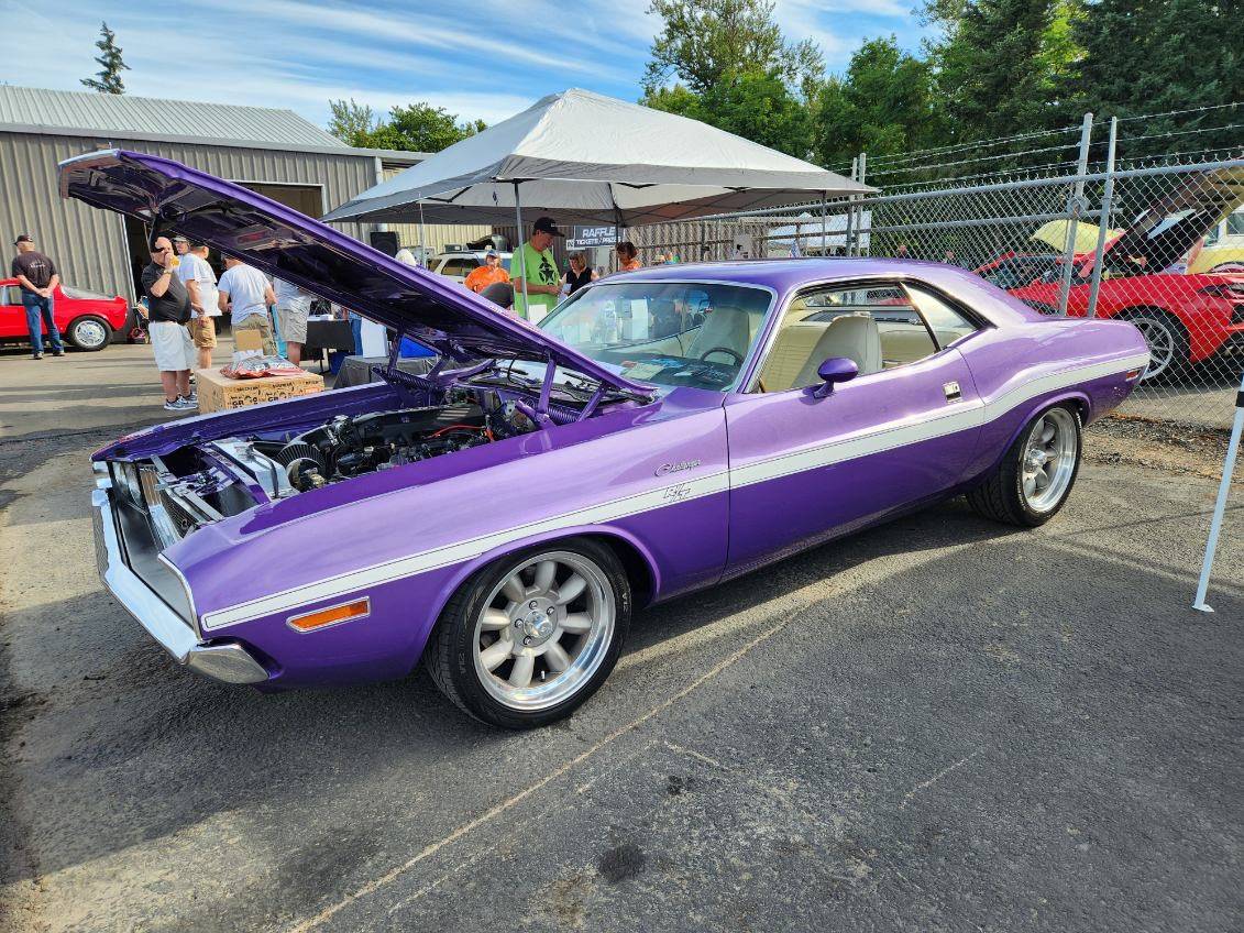 Dodge-challenger-1970-purple-18
