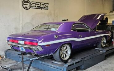 Dodge-challenger-1970-purple-20