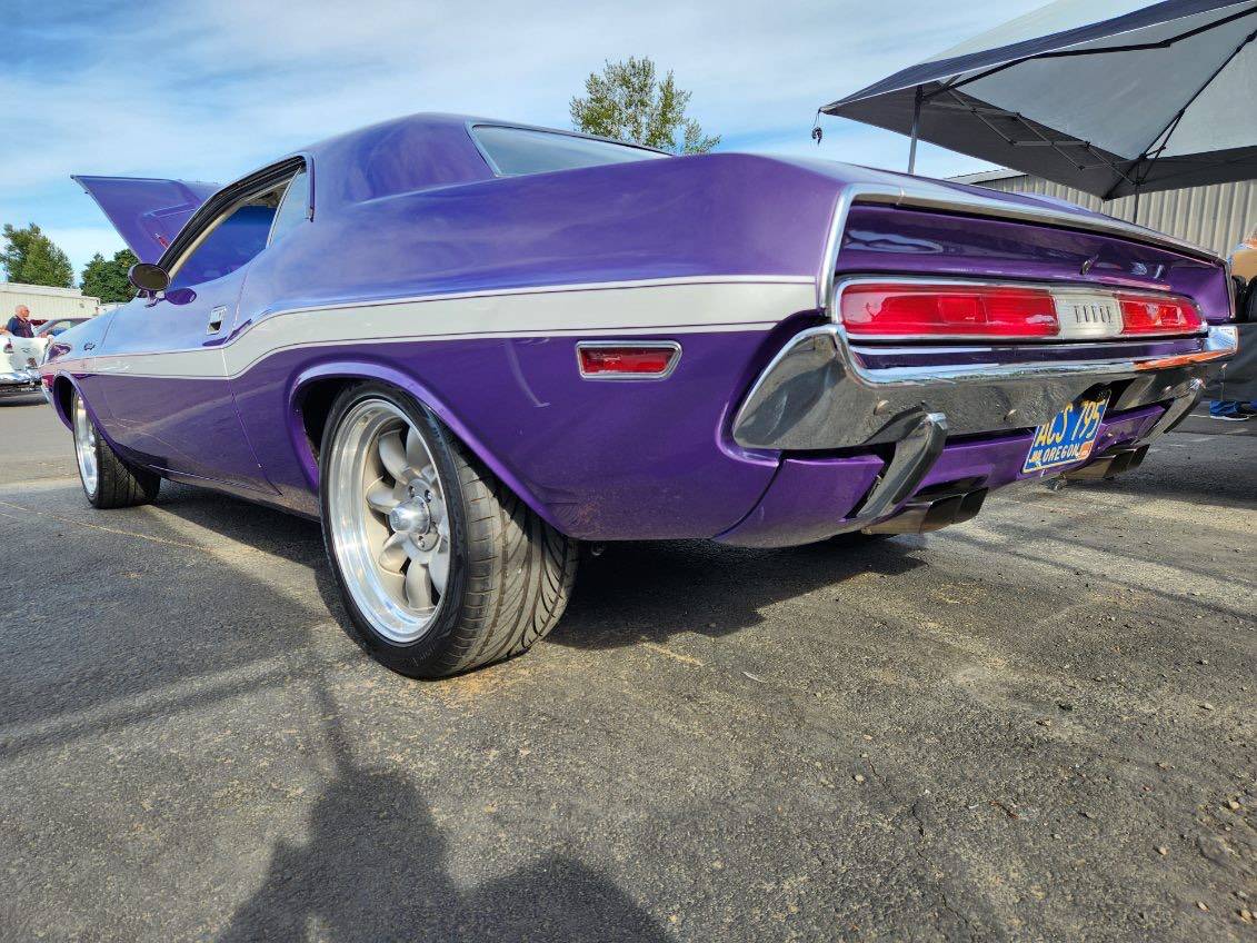 Dodge-challenger-1970-purple-27