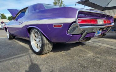 Dodge-challenger-1970-purple-4