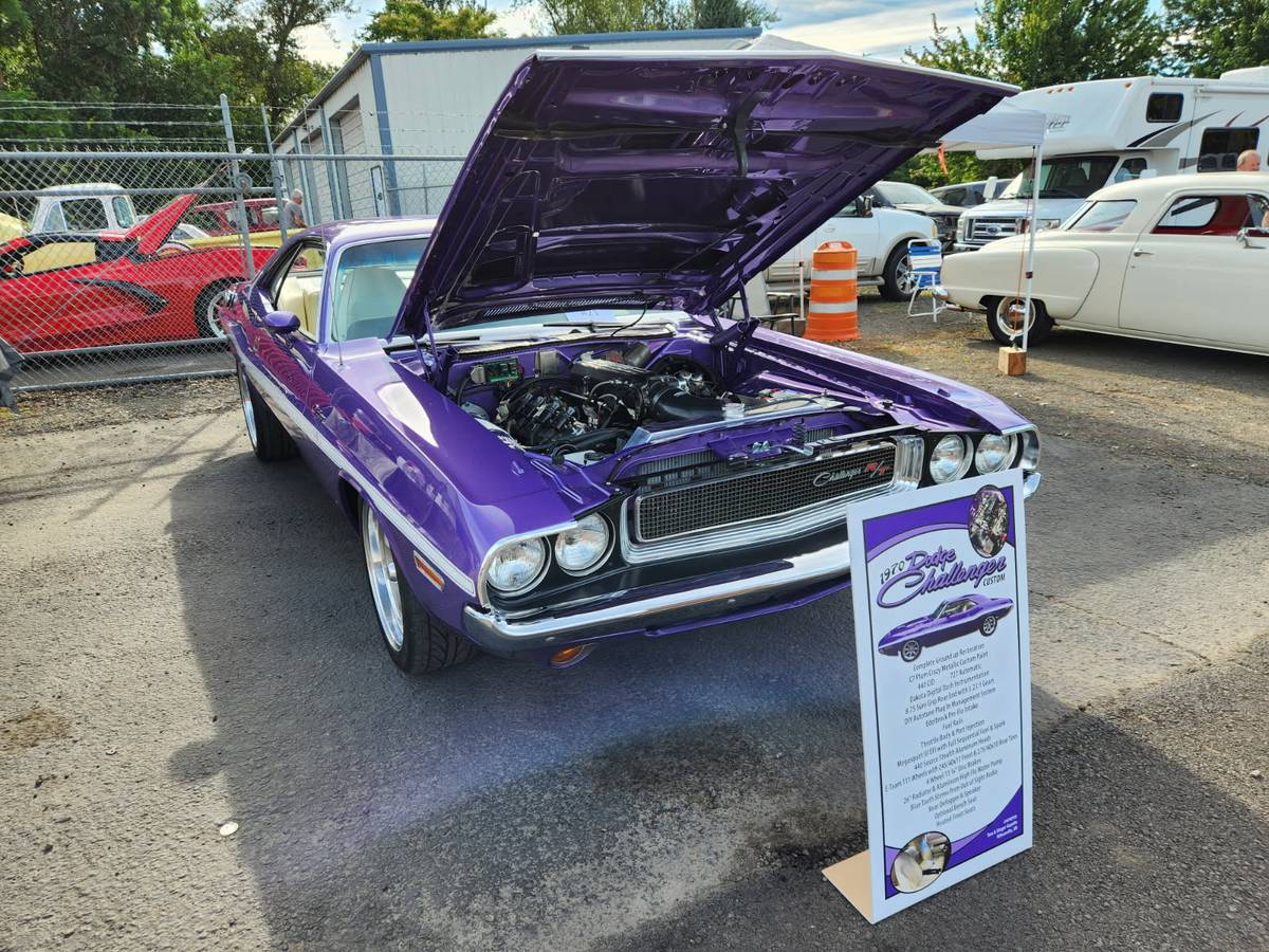 Dodge-challenger-1970-purple-9