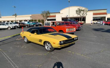 Dodge-challenger-1972-yellow-1