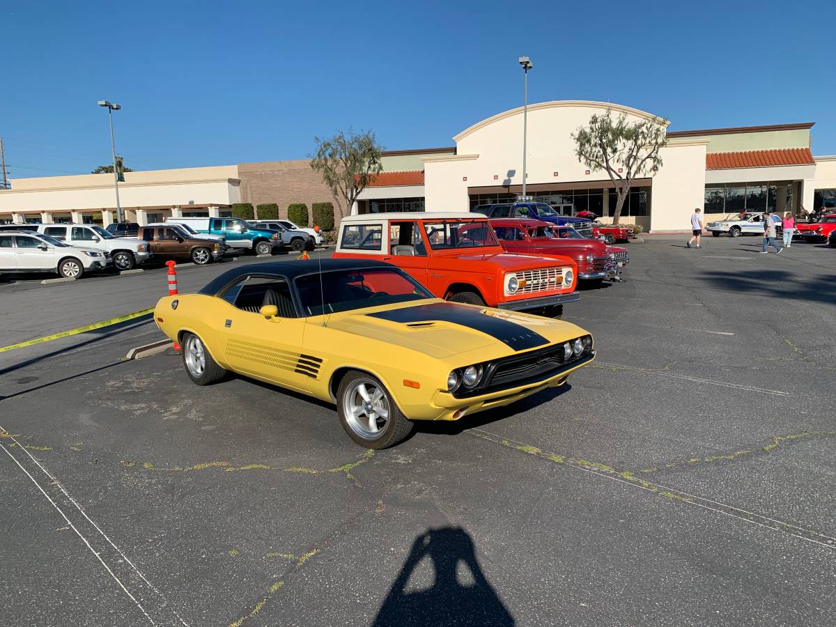 Dodge-challenger-1972-yellow-1