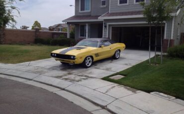 Dodge-challenger-1972-yellow-2