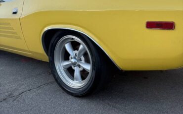 Dodge-challenger-1972-yellow-5