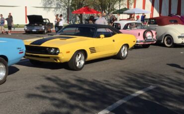 Dodge-challenger-1972-yellow-7