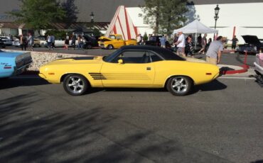 Dodge-challenger-1972-yellow-8