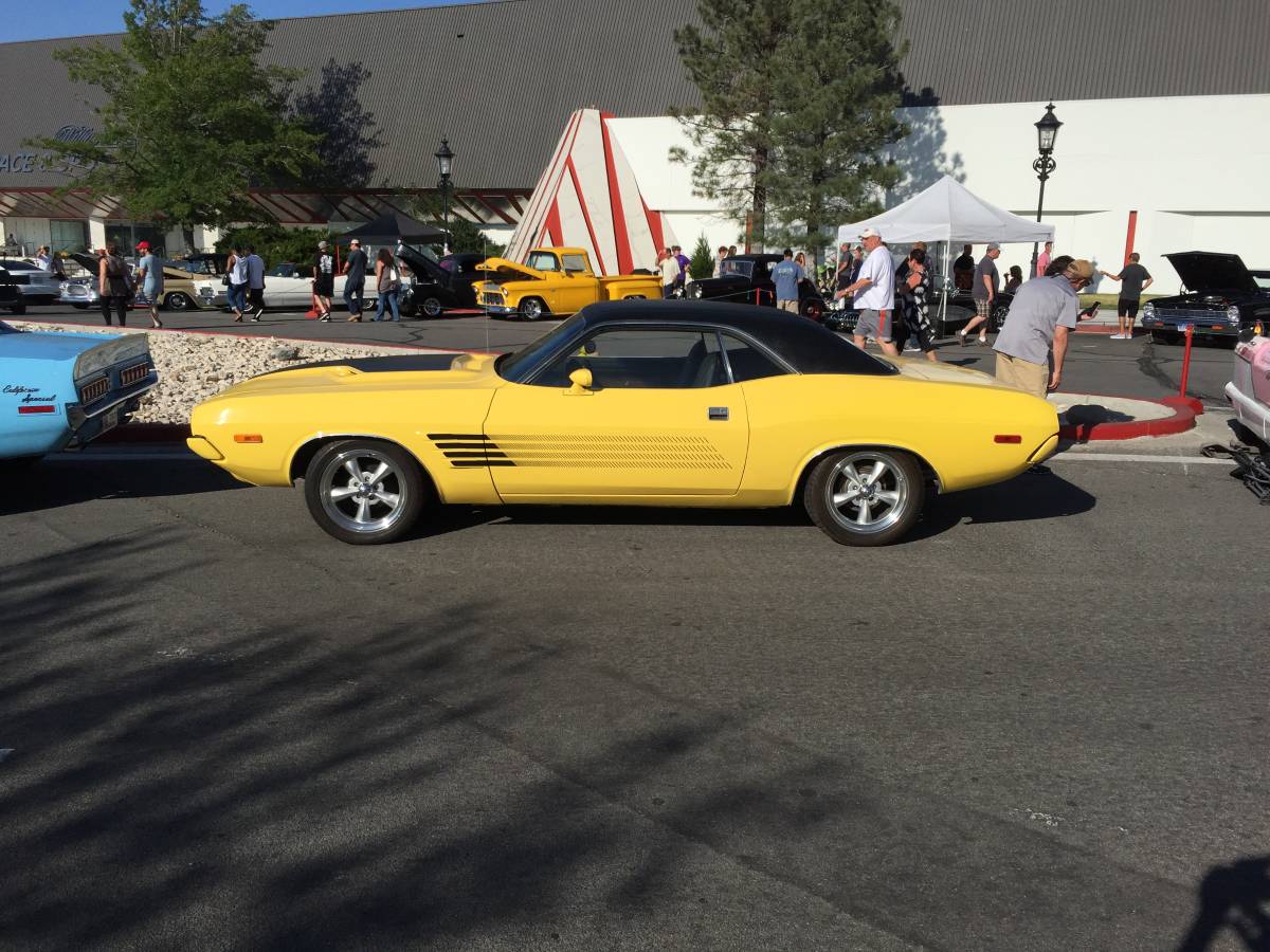 Dodge-challenger-1972-yellow-8