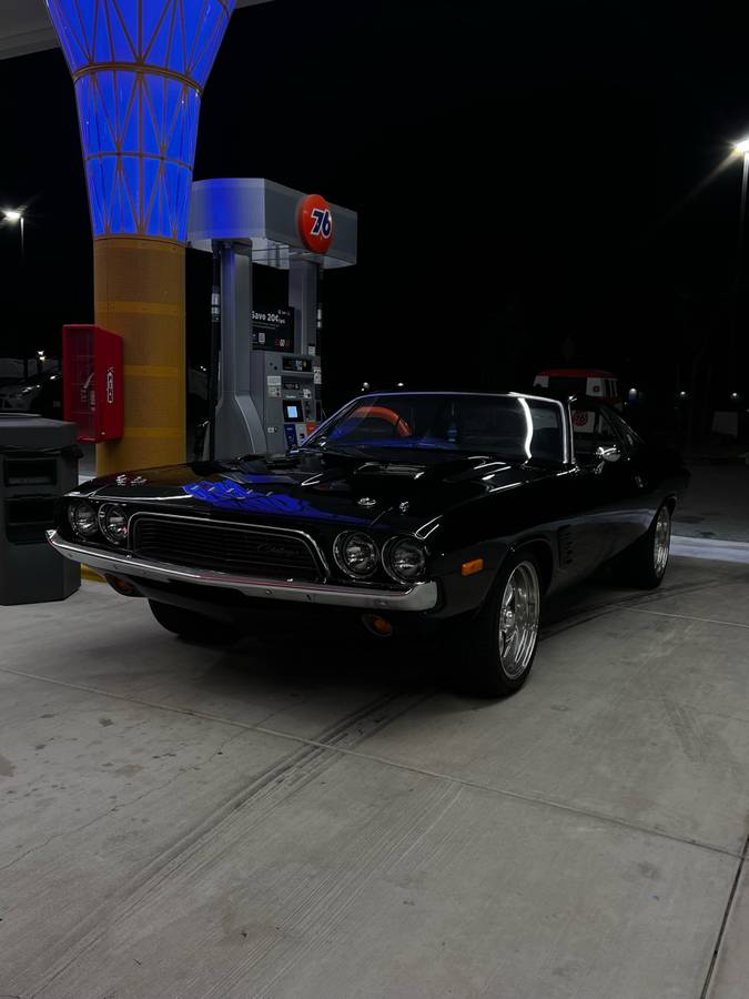 Dodge-challenger-1973-black-1