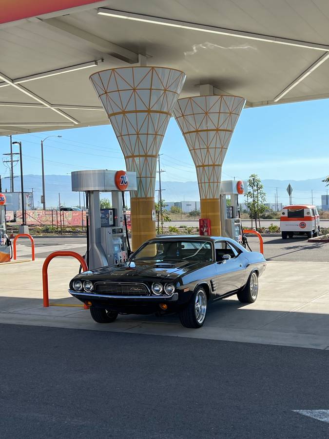 Dodge-challenger-1973-black-2