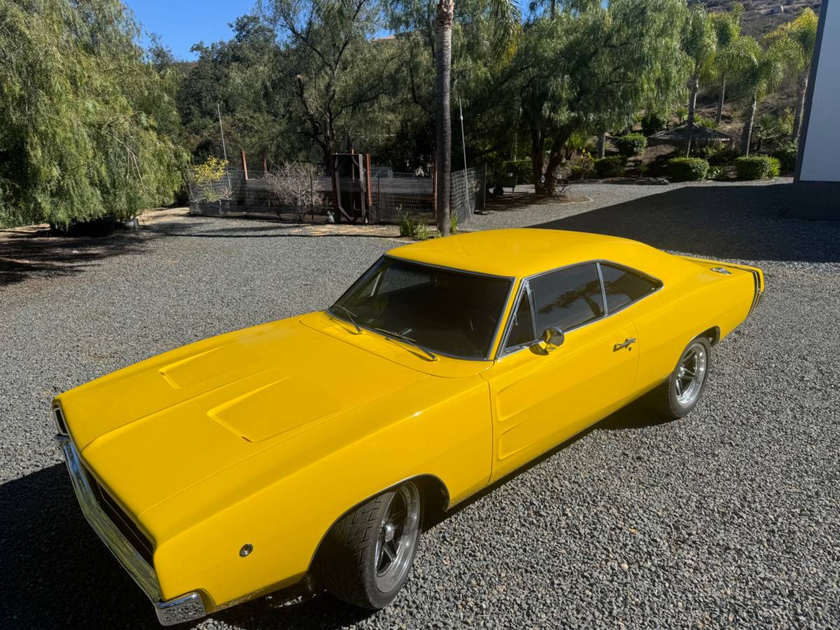 Dodge-charger-1968-yellow