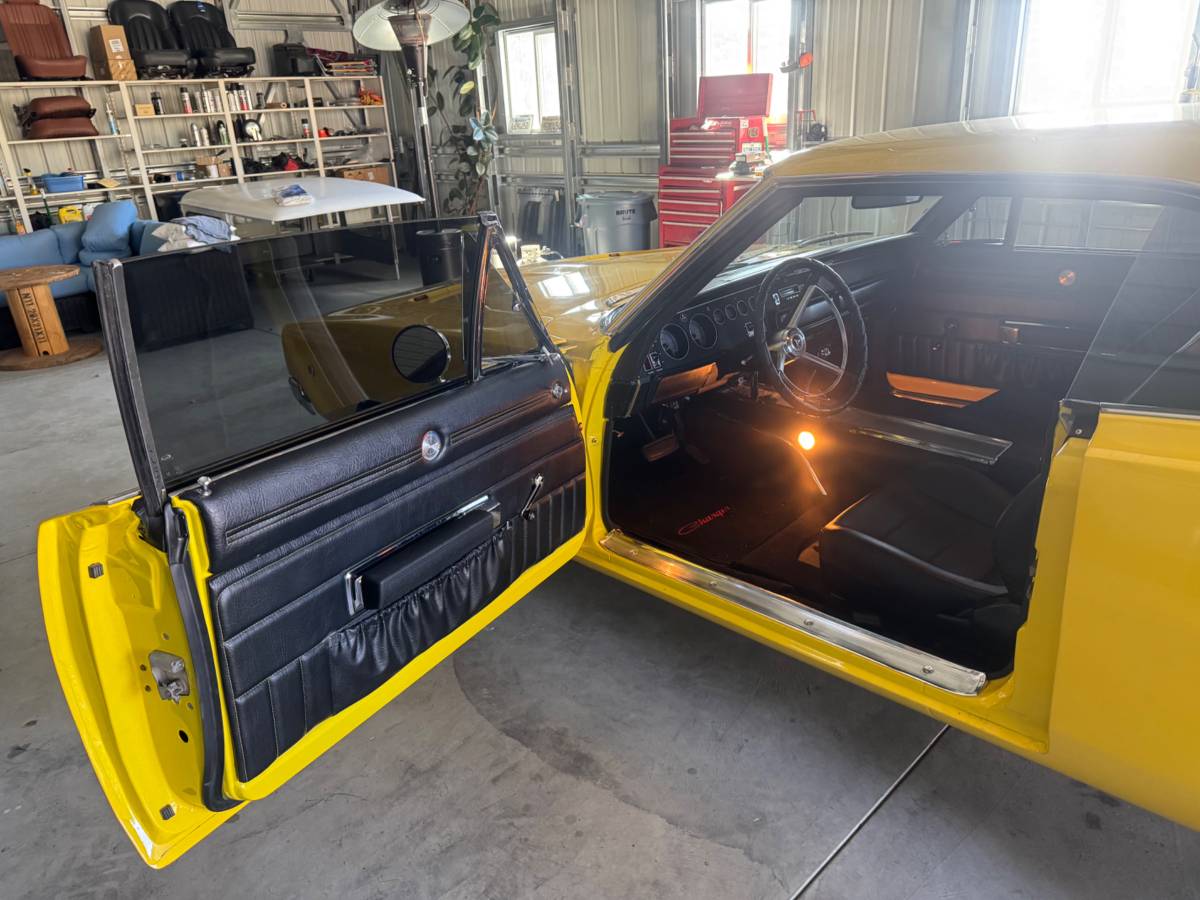 Dodge-charger-1968-yellow-3
