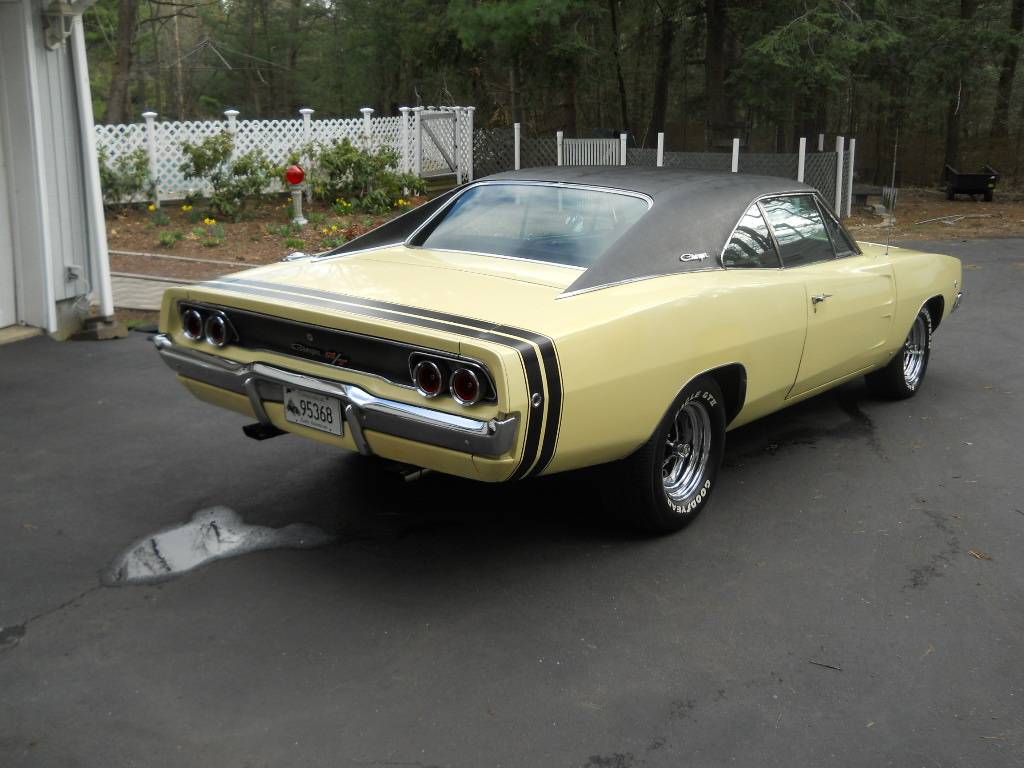 Dodge-charger-1968-yellow-4