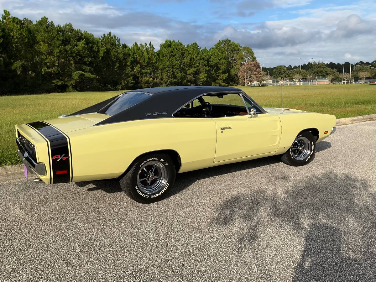 Dodge-charger-rt-se-1969-yellow-4