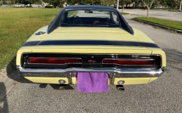 Dodge-charger-rt-se-1969-yellow-7