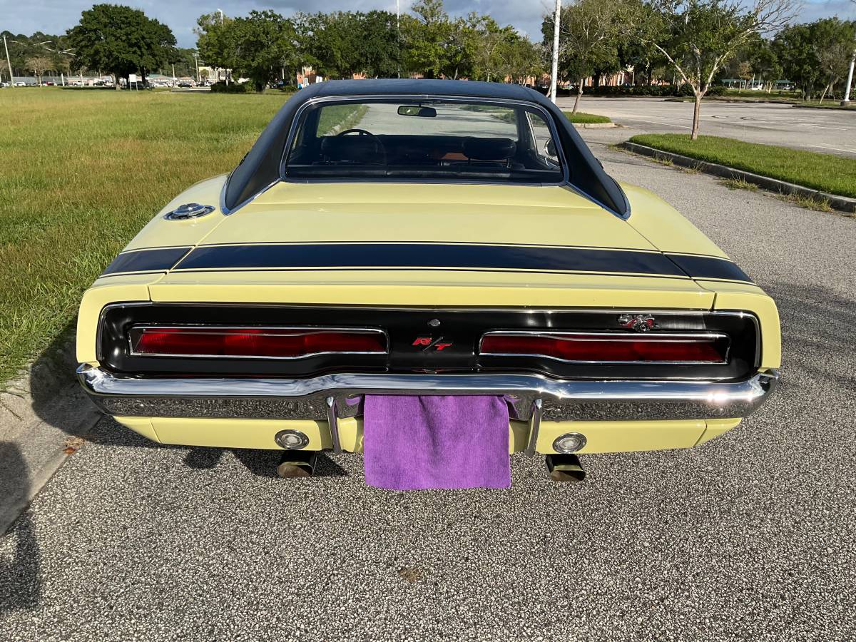 Dodge-charger-rt-se-1969-yellow-7