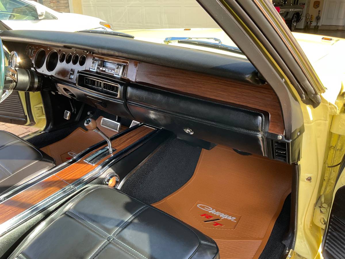 Dodge-charger-rt-se-1969-yellow-9