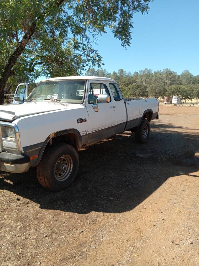 Dodge-cummings-4x4-diesel-1993-white-1