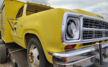 Dodge-custom-d300-1980-yellow-1