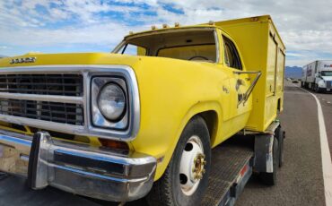 Dodge-custom-d300-1980-yellow-3