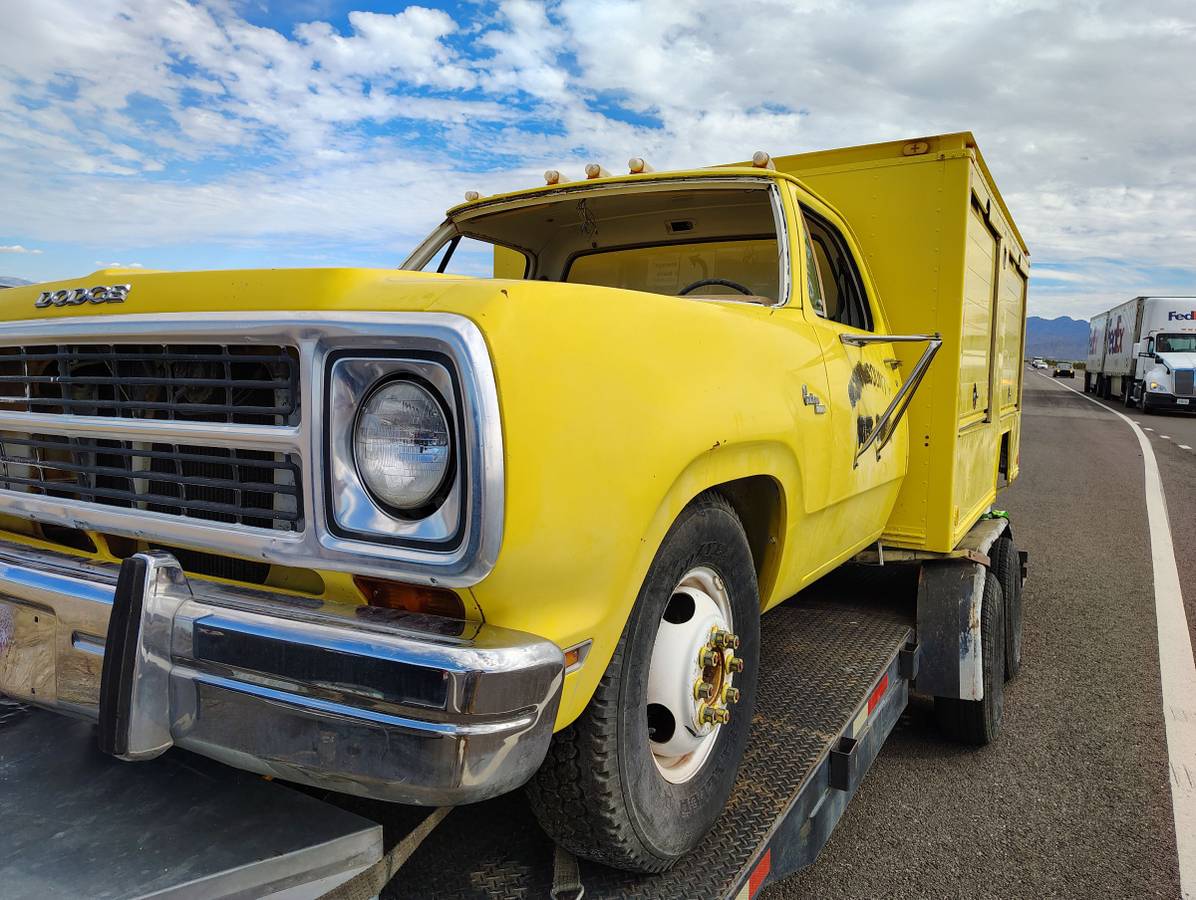 Dodge-custom-d300-1980-yellow-3