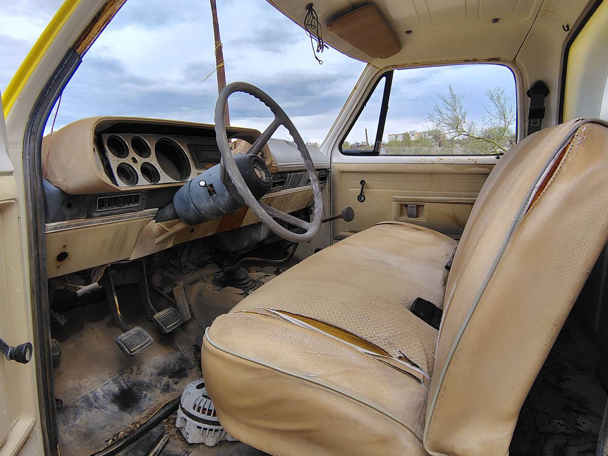Dodge-custom-d300-1980-yellow-5