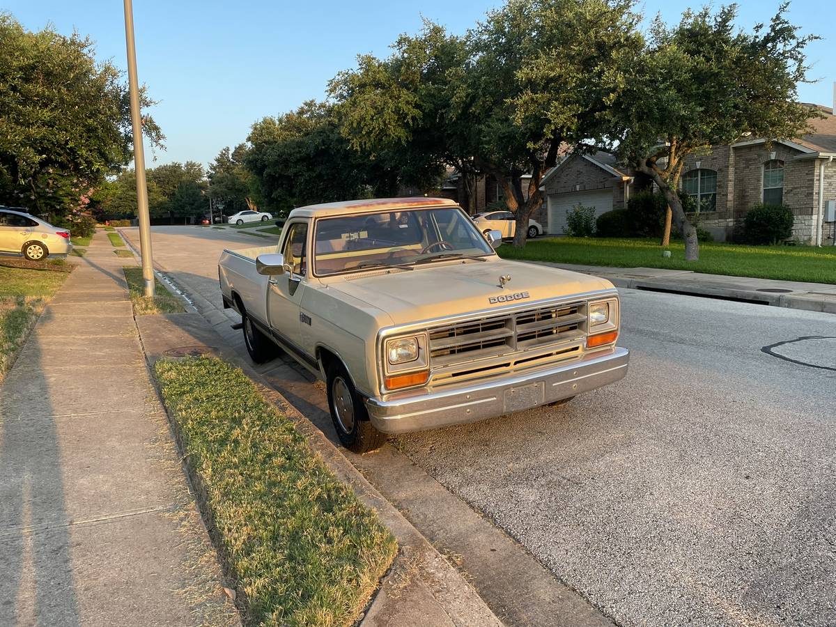 Dodge-d-series-conventional-cab-150-job-rated-1988-yellow-2