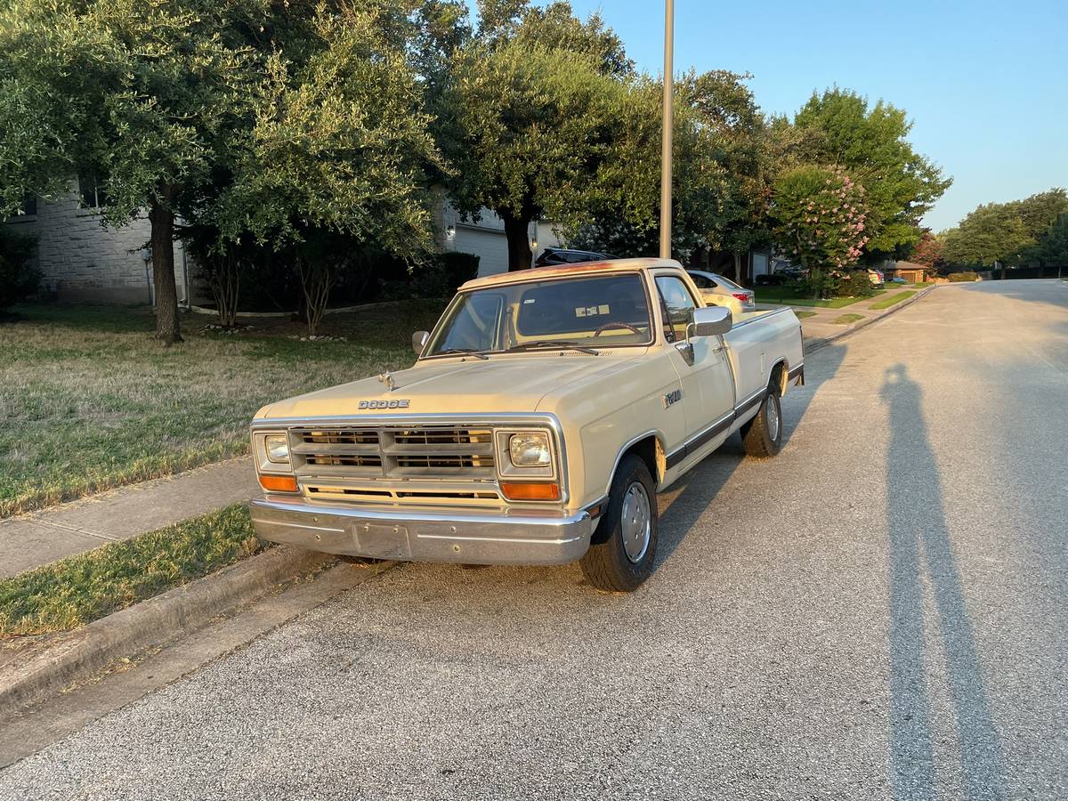 Dodge-d-series-conventional-cab-150-job-rated-1988-yellow-3