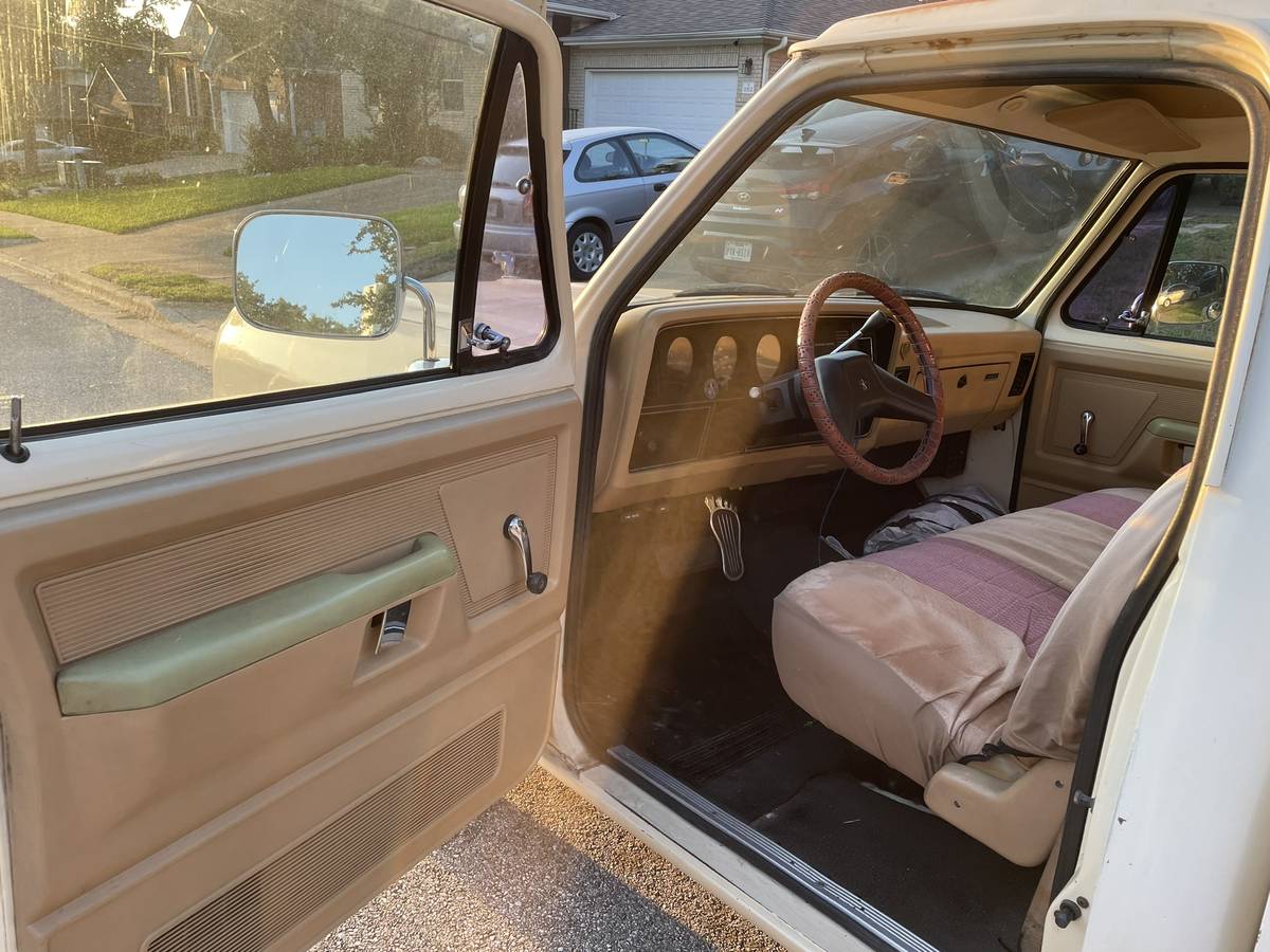 Dodge-d-series-conventional-cab-150-job-rated-1988-yellow-8