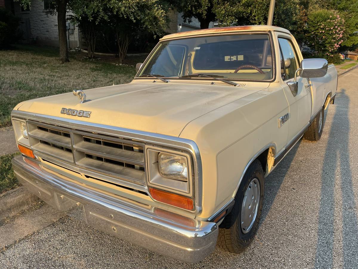 Dodge-d-series-conventional-cab-150-job-rated-1988-yellow
