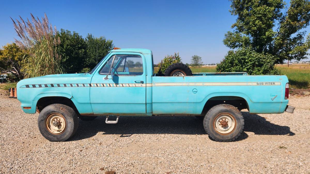 Dodge-d100-truck-4x4-1974-blue-3