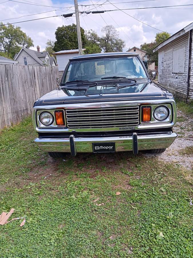 Dodge-d150-1980-black-2