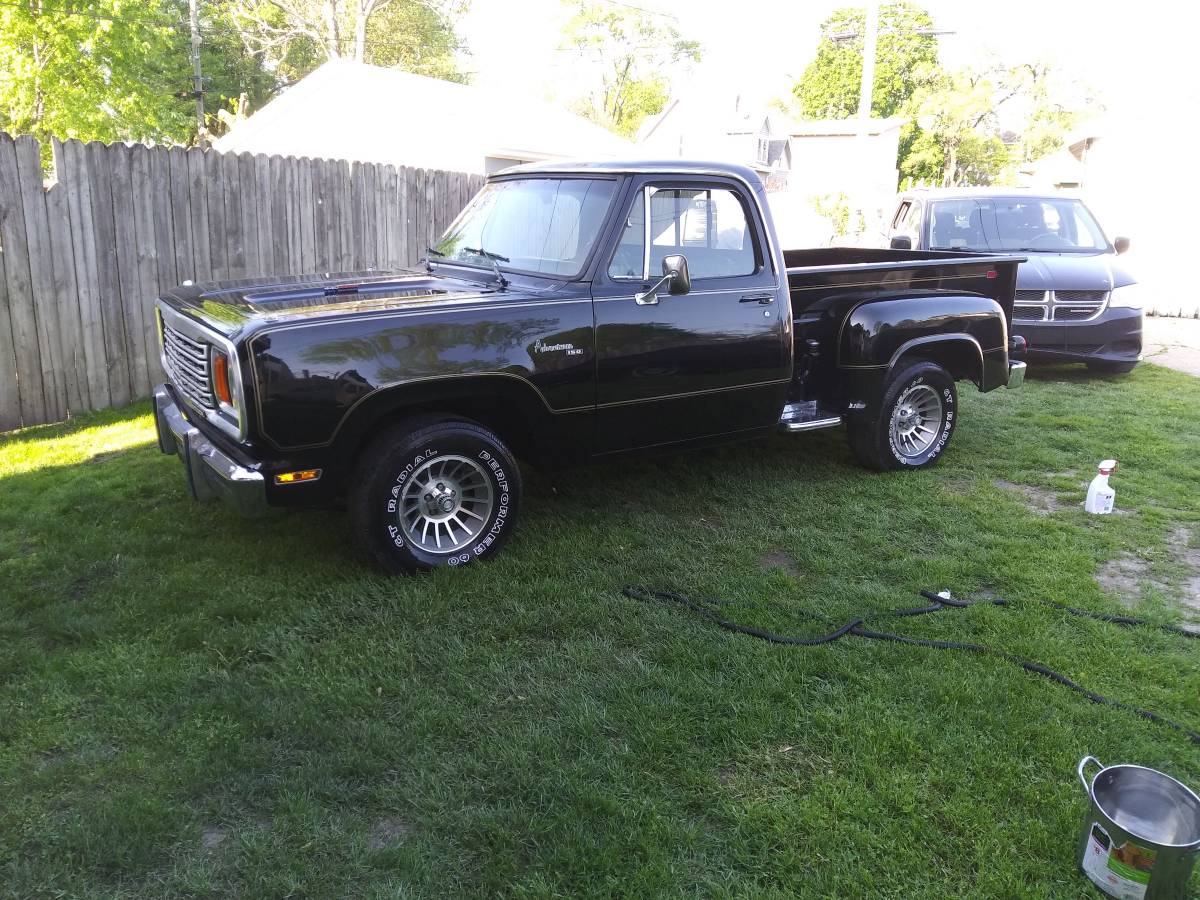 Dodge-d150-1980-black